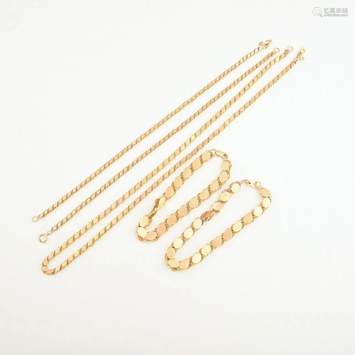 Collection of Five Yellow Gold Oval Link Jewelry Items.