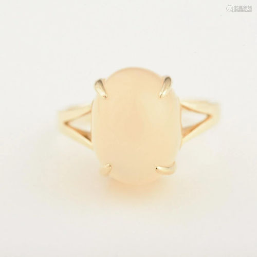 Moonstone, 14k Yellow Gold Ring.