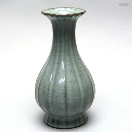 Chinese Longquan Guan-Type Lobed Vase