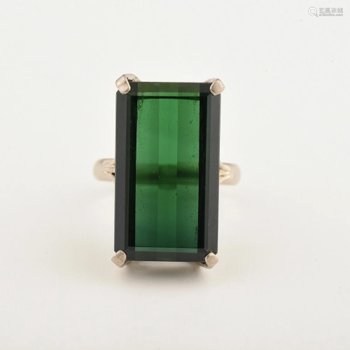 Green Tourmaline, 18k White Gold Ring.