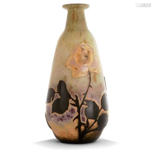 DAUM NANCY Vase balustre ovoïde en verre multicouc…