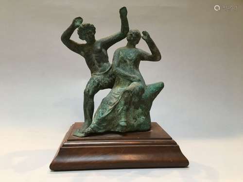 Group in patinated bronze representing a couple of…