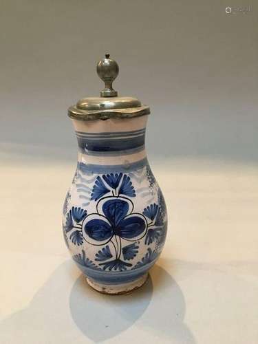 KUNERSBERG. Small covered earthenware baluster sha…