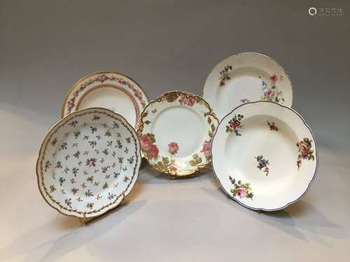 Set of five plates with flower decoration