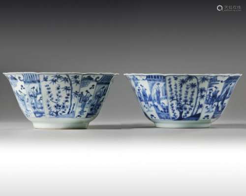A PAIR OF BLUE AND WHITE FOLIATE RIMMED BOWLS