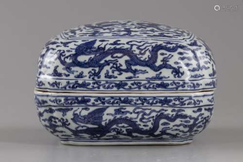 A LARGE CHINESE BLUE AND WHITE 'DRAGON' BOX AND CO…