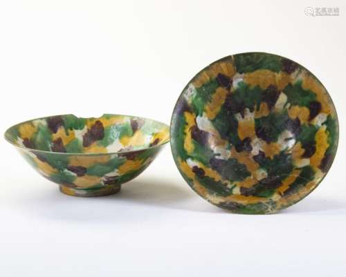 A PAIR OF CHINESE EGG AND SPINACH GLAZED BOWLS