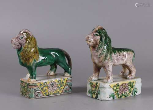 2 Chinese porcelain lions, possibly 19th c.