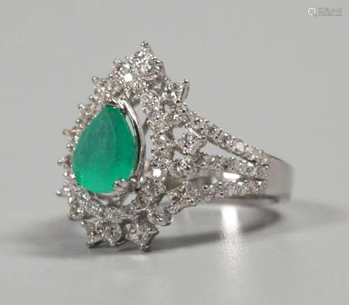 18K white gold, diamonds, emerald ring