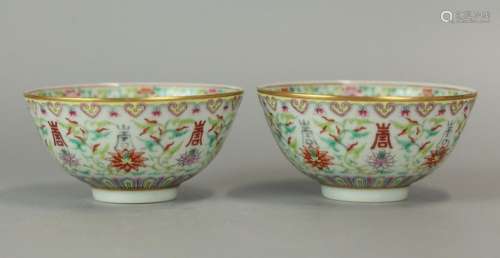 pair of Chinese multicolor porcelain bowls