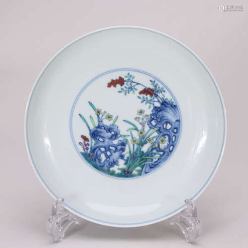 A Chinese Floral Porcelain Plate