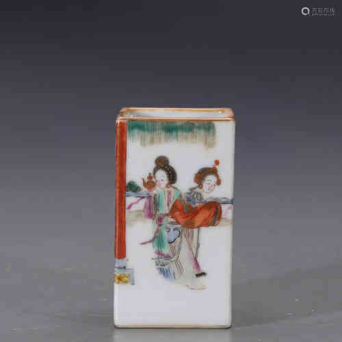 A Chinese Gilt Famille Rose Porcelain Brush Pot