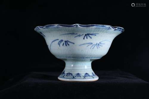 A Chinese Blue and White Porcelain Fruit Plate