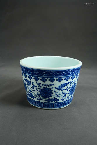 A Chinese Porcelain Brush Pot