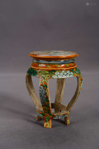 A Chinese Tri-colored Porcelain Stand