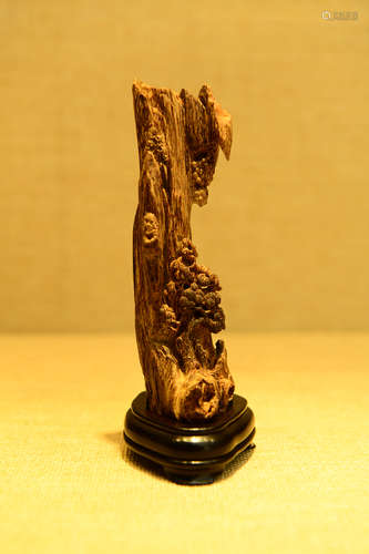 A Chinese Aloeswood Figure