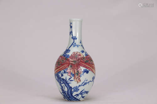 A Chinese Blue and White Porcelain Vase