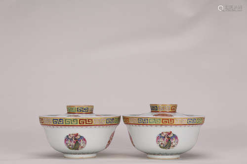 A Chinese Famille Rose  Porcelain Covered Bowl