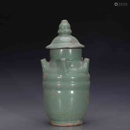 A Chinese Green Glazed Porcelain Vase