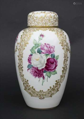 Deckelvase mit Blumenmalerei / A lidded vase with
