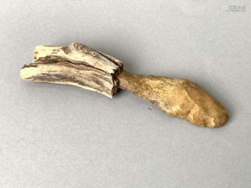 Couteau en silex. Largeur 16,5 cm. Egypte, époque pré-dynastique, IV ème [...]