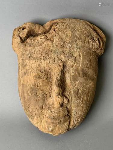 Masque de sarcophage en bois. Hauteur 22,3 cm. Egypte, XXII à XXX ème Dynastie (663 [...]