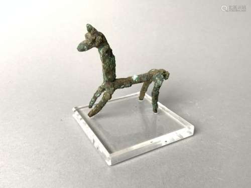 IRAN. Grande statuette stylisée de cheval en bronze. Hauteur 8,2 cm, Largeur 8,5 cm. [...]