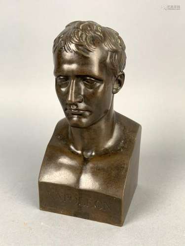 D'après Antoine-Denis CHAUDET (1763-1810). Buste de l'Empereur Napoléon Ier. Bronze [...]