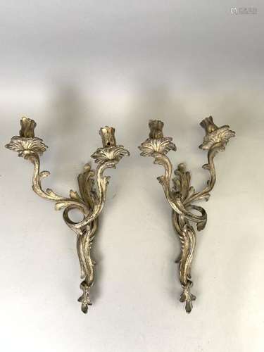 Paire d'appliques double en bronze anciennement argenté. Percées. XVIIIe siècle. [...]