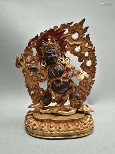 TIBET. Mahakala dans une mandorle reposant sur une base lotiforme où figure un [...]