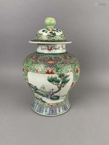 Vase couvert en porcelaine polychrome. Chine, début du XXème siècle. Marque [...]