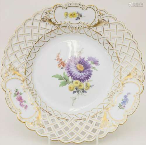 Korbrandteller mit Blumen / A basket rim plate with