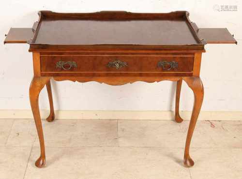 Dutch burl walnut tea table with claw feet. 20th century. Size: 66 x 52 x 80 cm. In good condition.