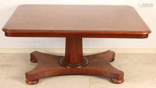 Antique mahogany table with pedestal. Octagonal. 19th century. Size: 57 x 121 x 89 cm. In good