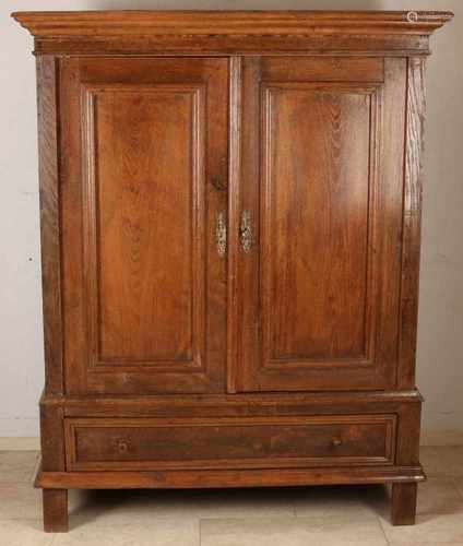 19th Century oak two-door spun with shelves and drawers. Removable. Size: 167 x 134 x 40 cm. In good