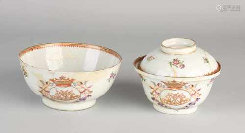 Two parts of 18th century Chinese porcelain Chinese export porcelain bowls. Damaged. Ø 11,5 - 14 cm.