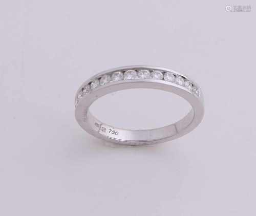 White gold diamond row ring, 750/000, with diamond. Ring with a channel setting set with 14