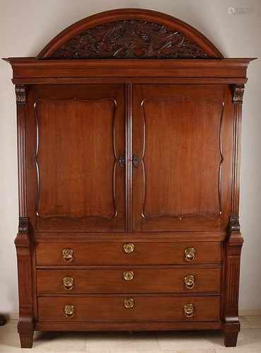 Drenthe antique cabinet of oak. Circa 1820. With brass ferrule. Fully standing on tapered legs. Head