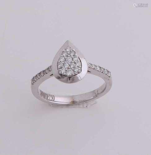 Graceful white gold ring, 750/000, with diamond. Ring with a pear-shaped element pave set with