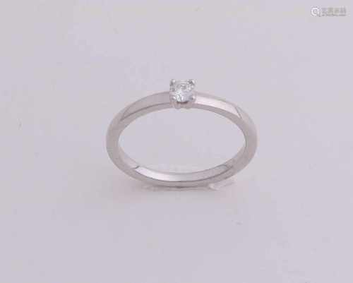White gold solitaire ring, 585/000, with diamond. White gold ring with a four-legged chaton set with