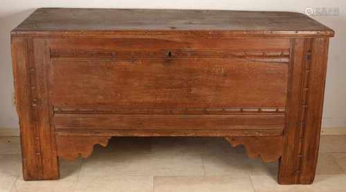 Large 18th century German Baroque oak chest with antique lock. Size: 96 x 180 x 70 cm. In good