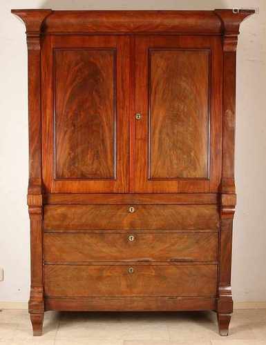 Dutch mahogany Empire cabinet. Circa 1820. Tight model, with original fittings. Slight damage. Size: