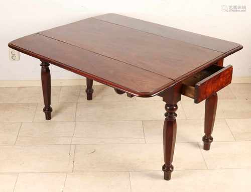 Antique matching mahogany extendable table with six-sided legs. Approximately 1870. Size: 66 x 114 x