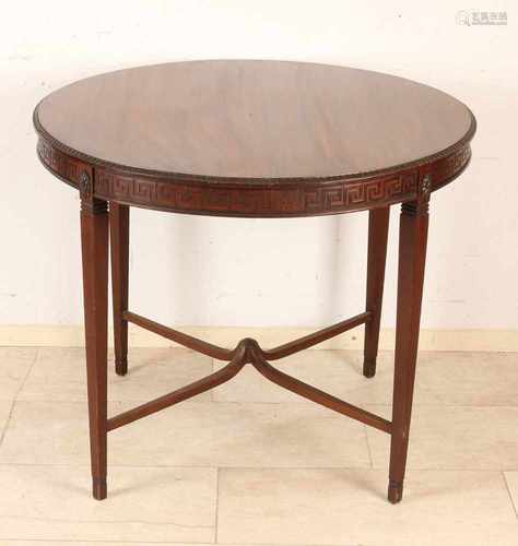 Antique mahogany round table border decorated with meander motif. Circa 1900. Size: 73 x H 95 cm. In