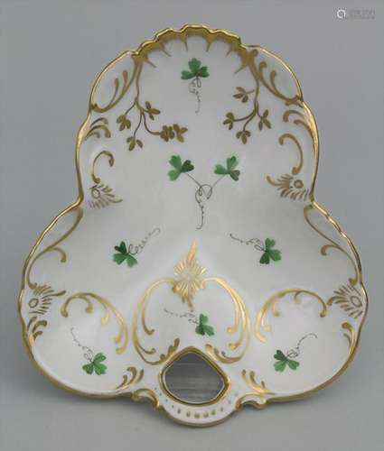 Blattschale mit Handhabe / A dish with handle, Herend,