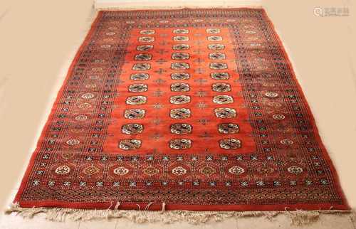 Persian rug in red / dark red / cream. Size: 195 x 275 cm. In good condition.