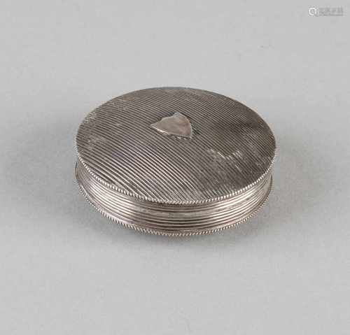 Silver peppermint box, 833/000, round model with ribbewerking and soldered shield. ø 51mmx22mm.