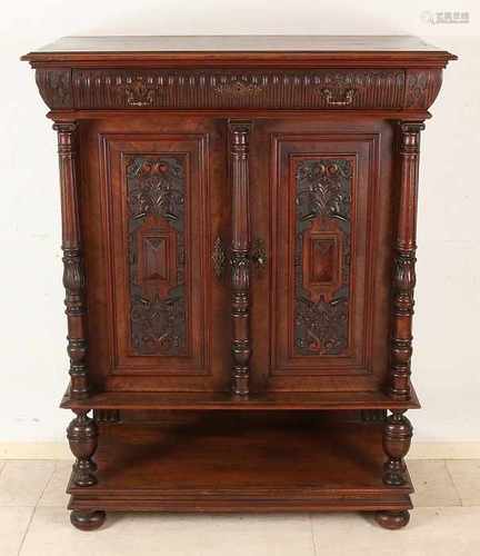 German walnut vertico with full columns and beautiful stabbed panels. Gründerzeit. Approximately