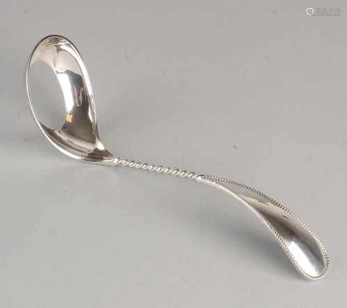 Eilepel silver, 833/000, with twisted handle and pearl edge. MT .: T.L.Uriot & Zn Amsterdam, jl .: G