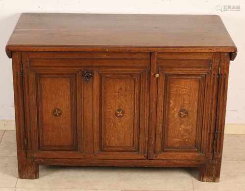 17th Century Dutch oak blanket chest. Converted with two doors. Size: 65 x 99 x 54 cm. In good